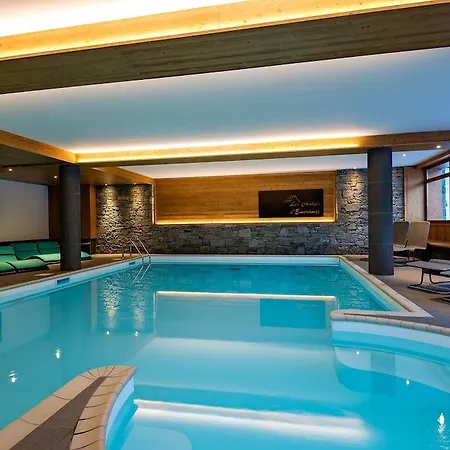 Lagrange Les D'emeraude Hotel